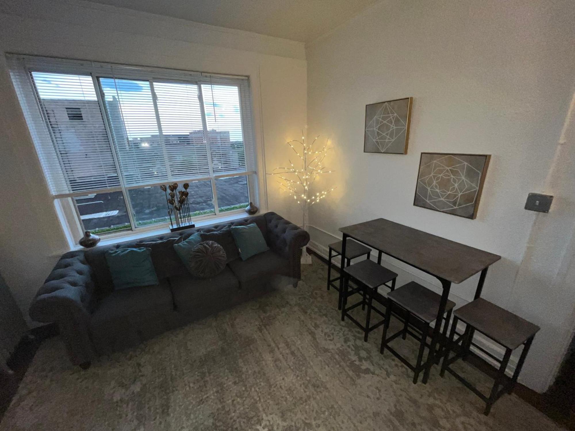 2 Bedroom Stylist Apartment Detroit Esterno foto